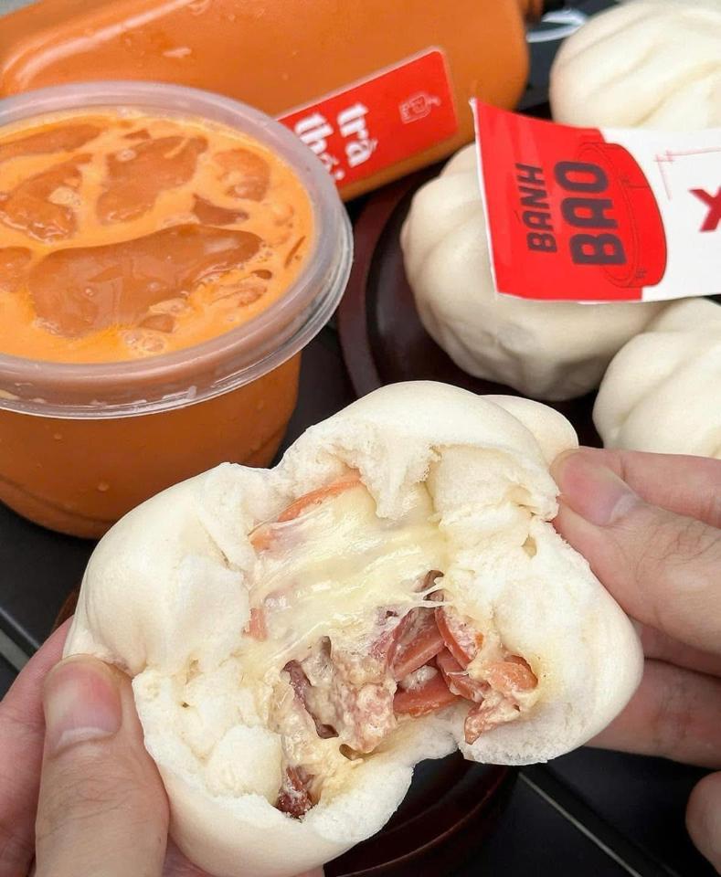 Bánh bao xúc xích (6c)-duoc-ban-tai-Tonyfood