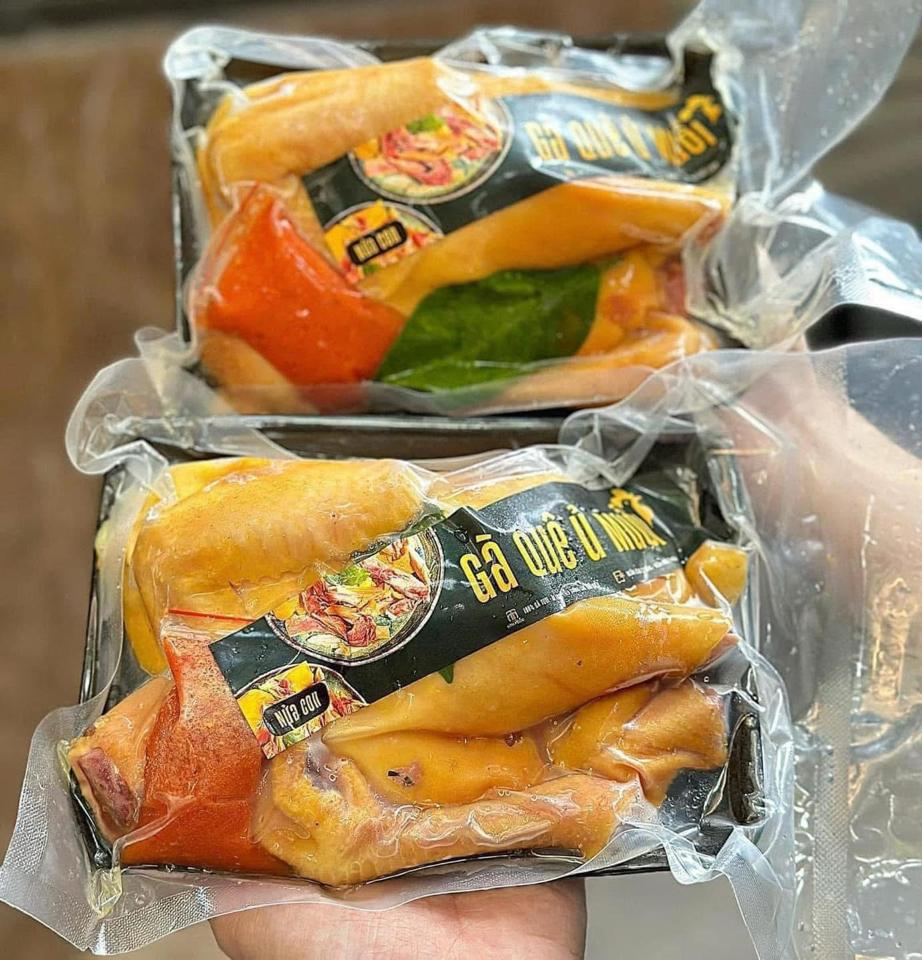 Gà quê ủ muối (nửa con)-duoc-ban-tai-Tonyfood