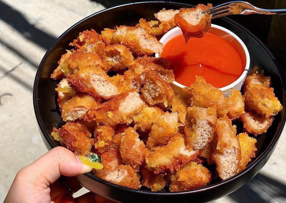Nem chua rán tạ hiện-duoc-ban-tai-Tonyfood