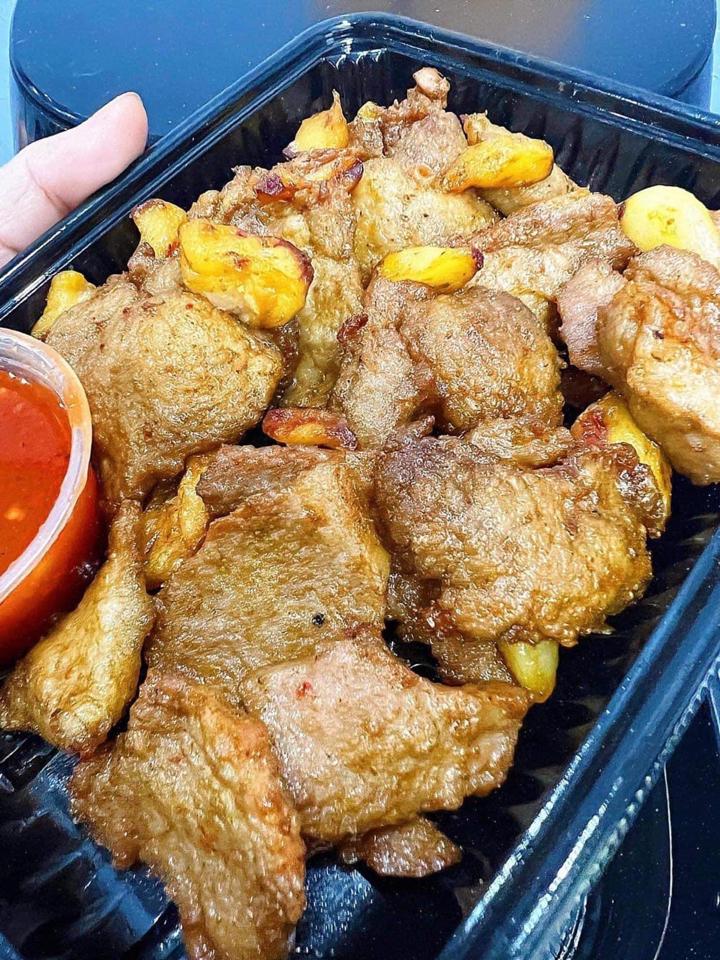 Vú heo nướng chao-duoc-ban-tai-Tonyfood