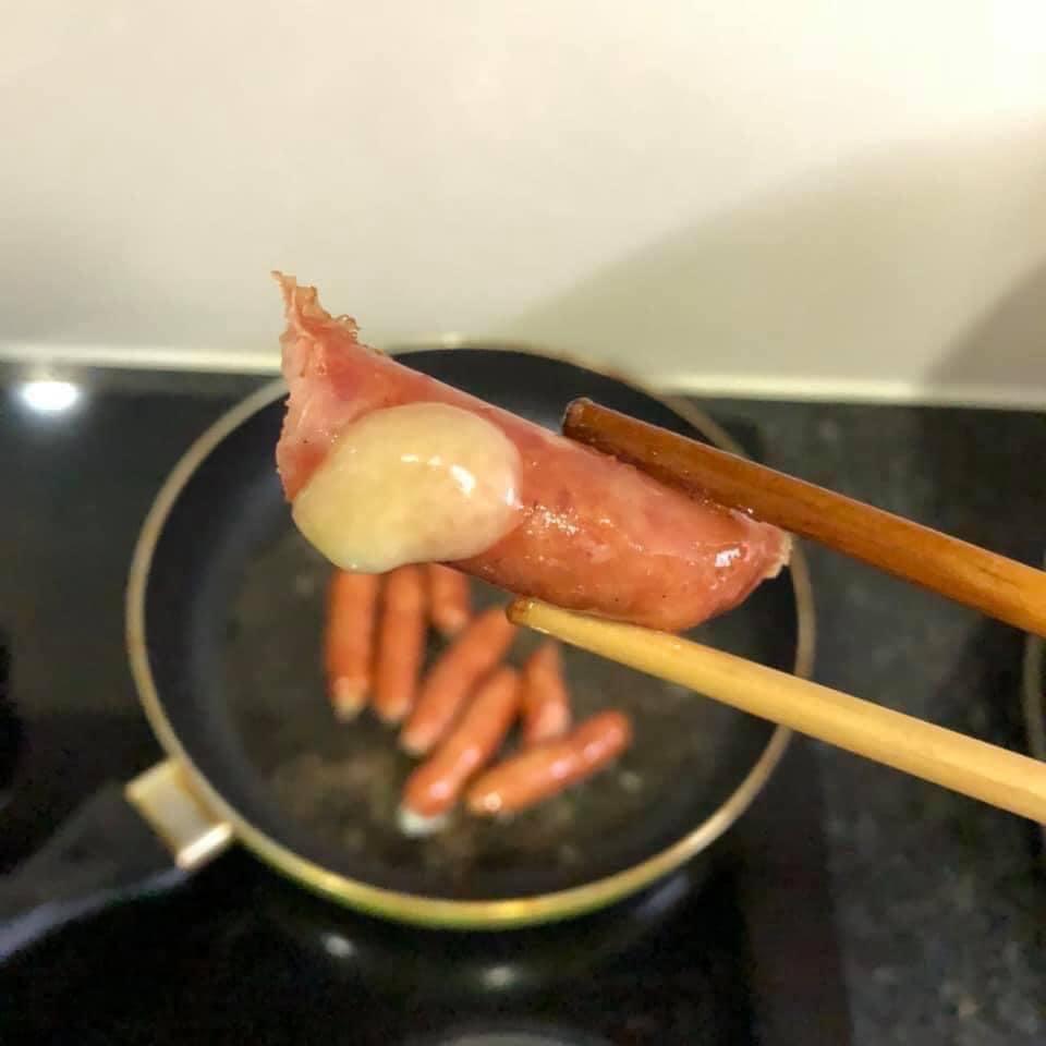 Xúc xích phomai-duoc-ban-tai-Tonyfood
