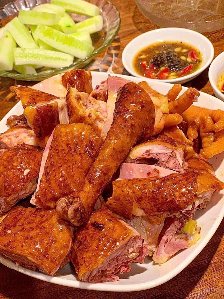 Gà ri ủ muối hun khói-duoc-ban-tai-Tonyfood