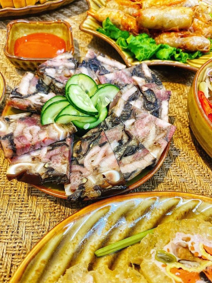 Giò xào tai lưỡi-duoc-ban-tai-Tonyfood