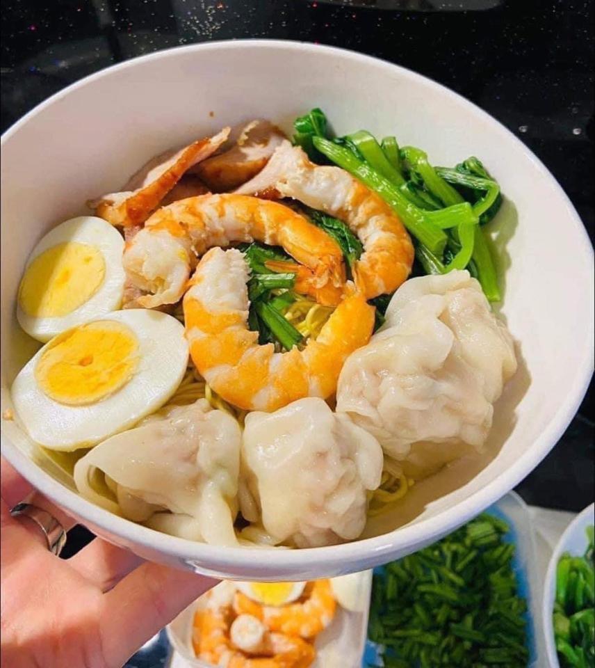 Hoành thánh-duoc-ban-tai-Tonyfood