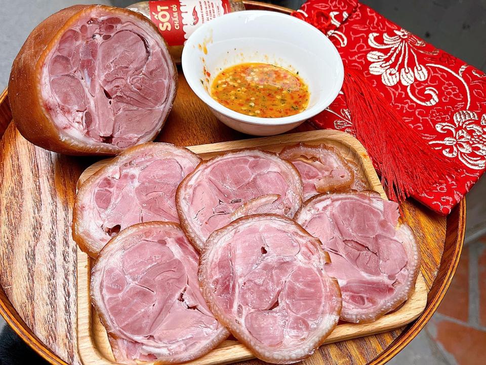 Chân giò hun khói-duoc-ban-tai-Tonyfood