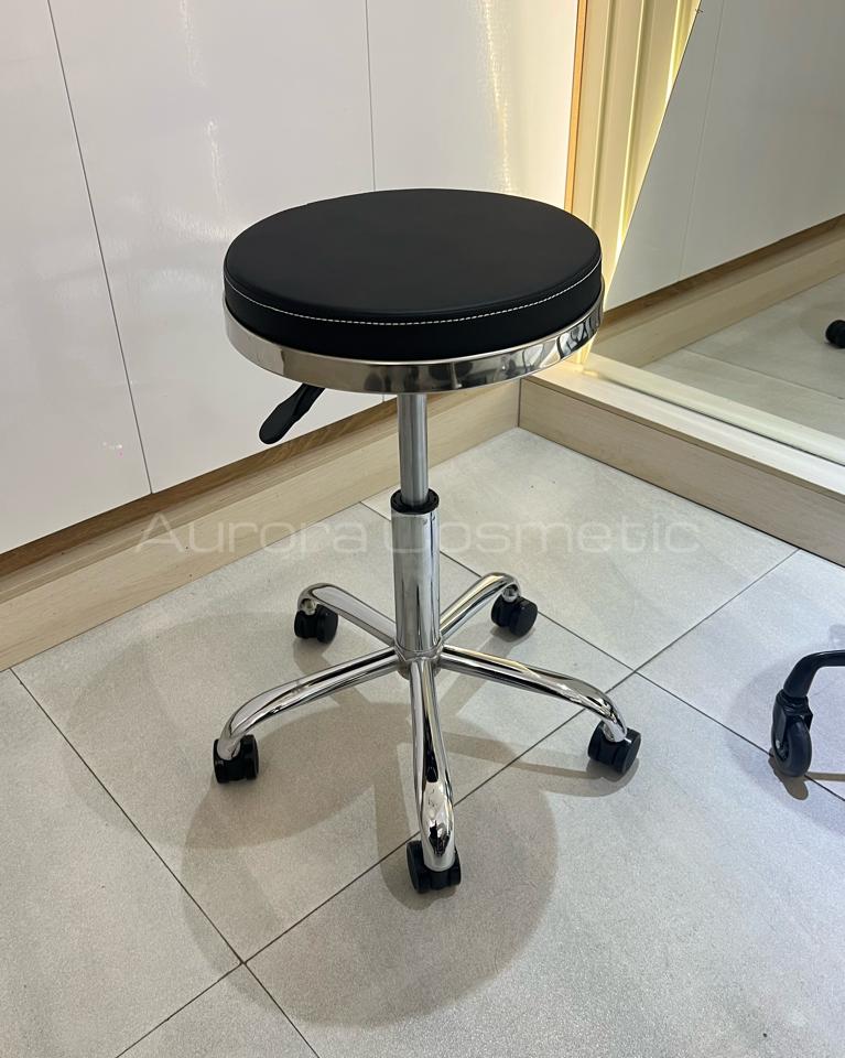 Ghế thợ chân đen-duoc-ban-tai-AURORA COSMETIC