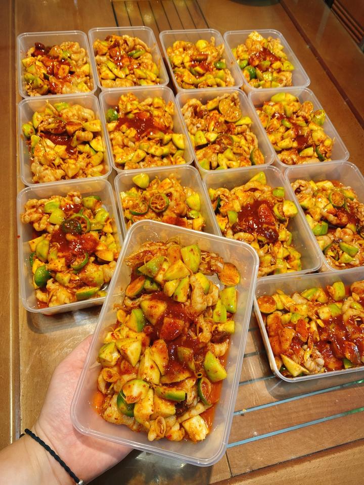 Chân gà sốt thái-duoc-ban-tai-Linh Anh Food&Dessert