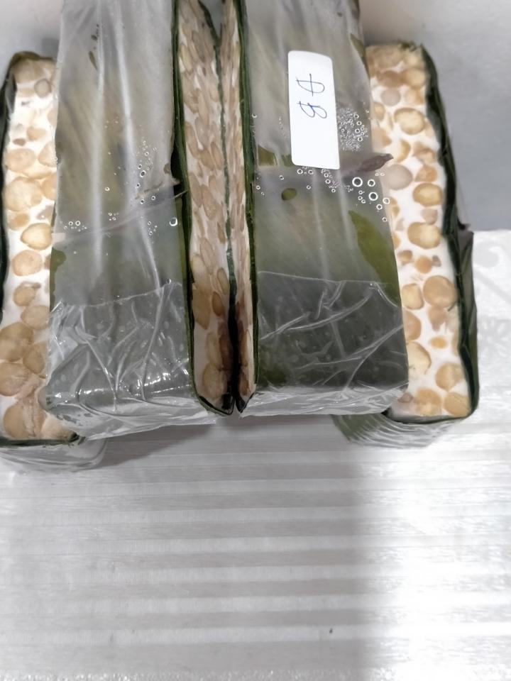 TEMPEH (số 4) ĐẬU GÀ mix HẠT ĐIỀU, ĐẬU PHỘNG (số BỐN)-duoc-ban-tai-Tempeh Quảng Chân - BẢO QUẢN NGĂN ĐÔNG ĐÁ 24/24