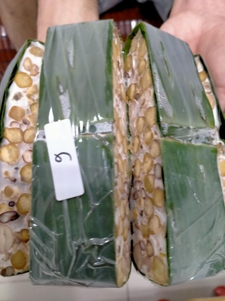 TEMPEH (số 6) ĐẬU GÀ mix 5 LOẠI HẠT thuần chủng (SÁU)-duoc-ban-tai-Tempeh Quảng Chân - BẢO QUẢN NGĂN ĐÔNG ĐÁ 24/24