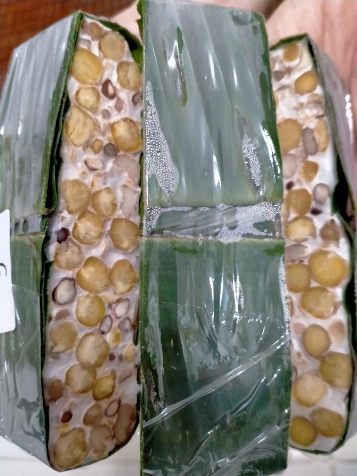 TEMPEH (số 6) ĐẬU GÀ mix 5 LOẠI HẠT thuần chủng (SÁU)-duoc-ban-tai-Tempeh Quảng Chân - BẢO QUẢN NGĂN ĐÔNG ĐÁ 24/24