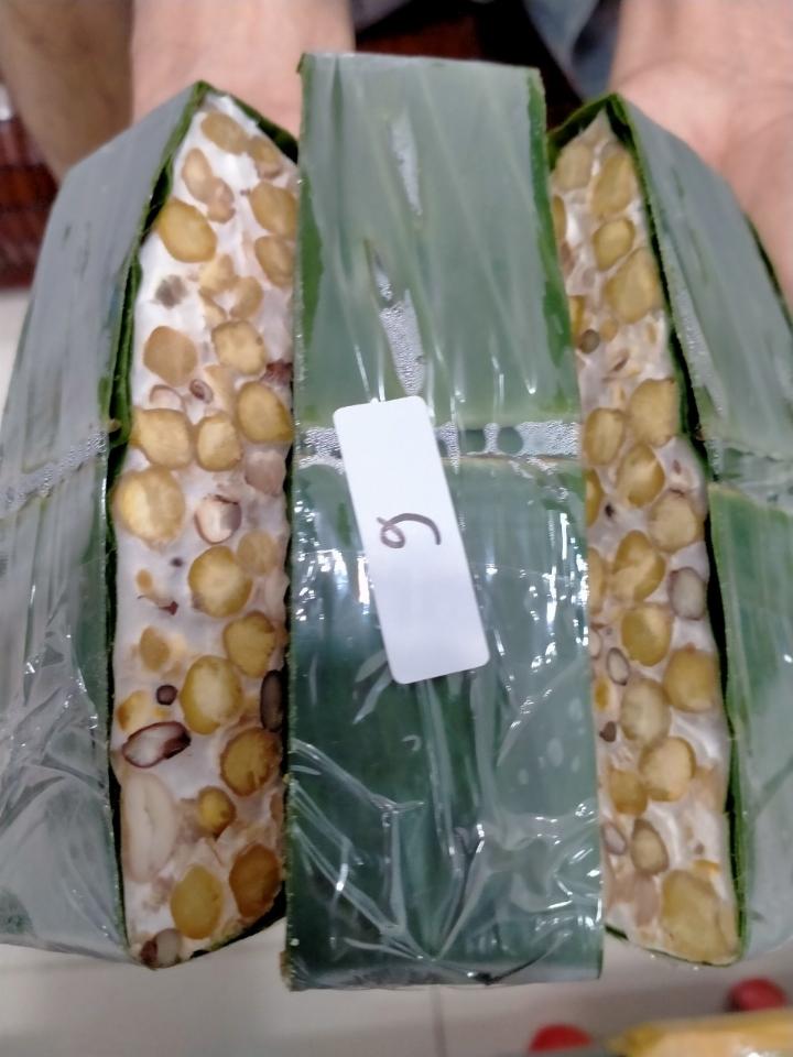 TEMPEH (số 6) ĐẬU GÀ mix 5 LOẠI HẠT thuần chủng (SÁU)-duoc-ban-tai-Tempeh Quảng Chân - BẢO QUẢN NGĂN ĐÔNG ĐÁ 24/24