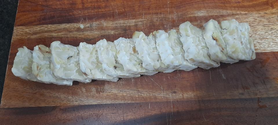  TEMPEH (số 11) HẠT ĐIỀU MIX HẠT SEN, HÀ LAN (MƯỜI MỘT)-duoc-ban-tai-Tempeh Quảng Chân - BẢO QUẢN NGĂN ĐÔNG ĐÁ 24/24