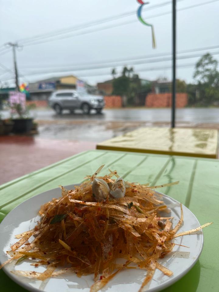 Bánh tráng trộn 10K-duoc-ban-tai-Trà sữa Happy