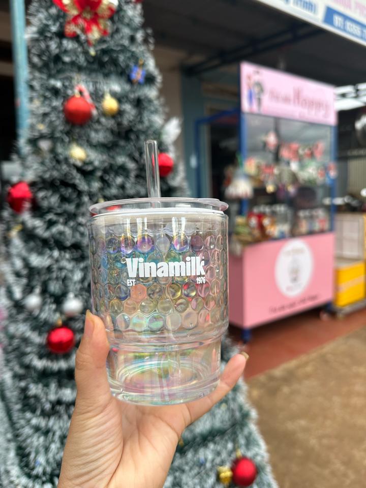 Ly vinamilk-duoc-ban-tai-Trà sữa Happy