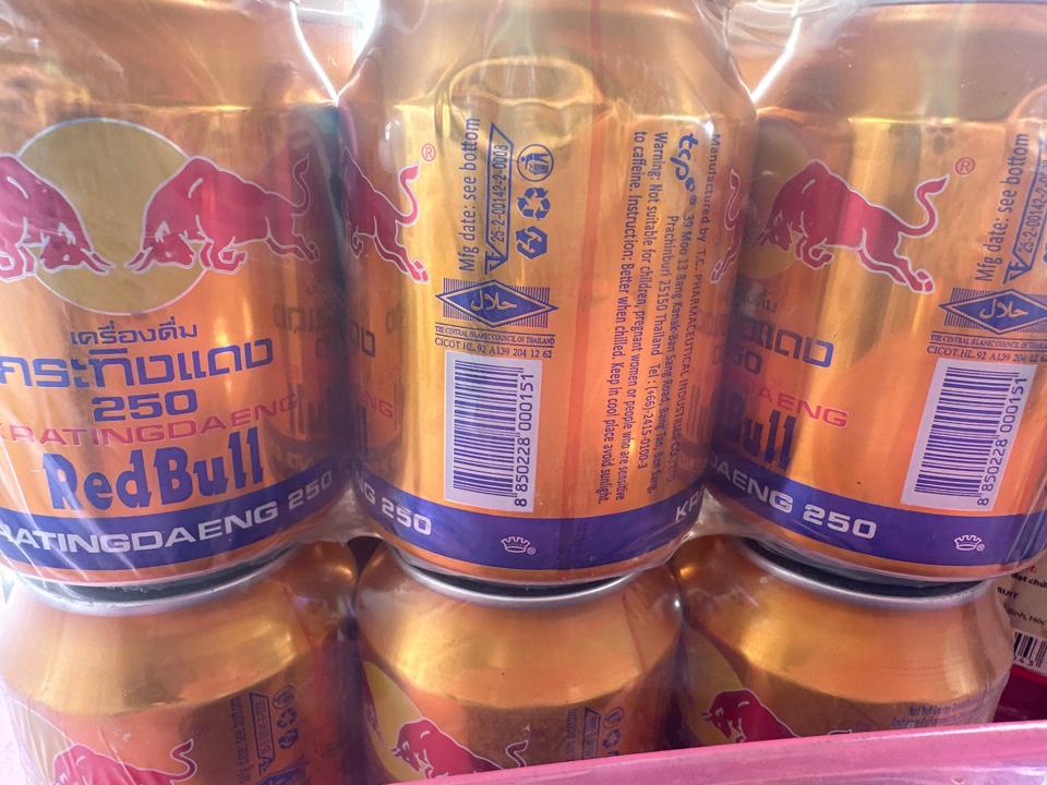 Bò húc-duoc-ban-tai-Trà sữa Happy