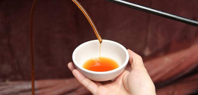 Nước mắm chắt (loại 1)-duoc-ban-tai-Shop Dung Bùi