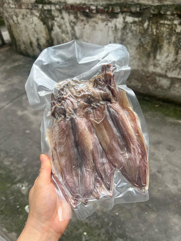Mực khô câu túi 200gr (mực phơi tại thuyền) -duoc-ban-tai-Shop Dung Bùi
