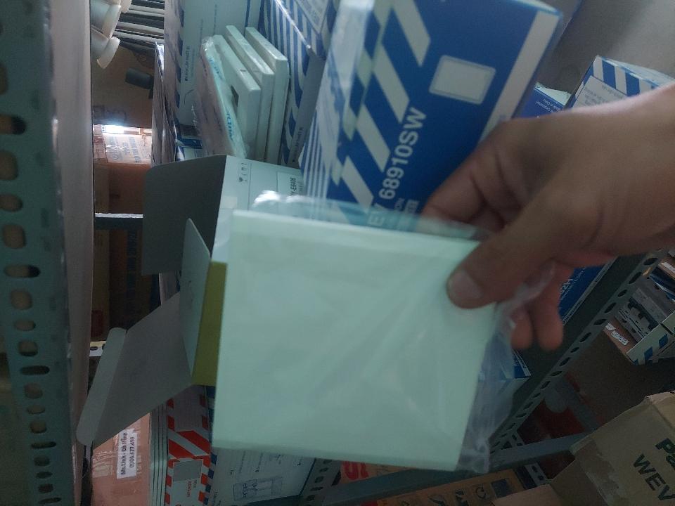 Mặt kín trơn. Đế đôi - JYE-duoc-ban-tai-CỬA HÀNG NGUỒN SÁNG THÔNG MINH ĐĂNG PHÁT