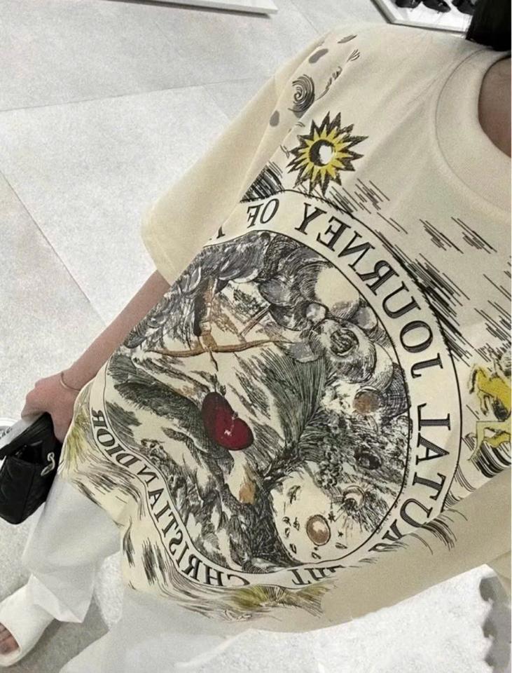 tee in kiểu Dior-duoc-ban-tai-Sunflower Store