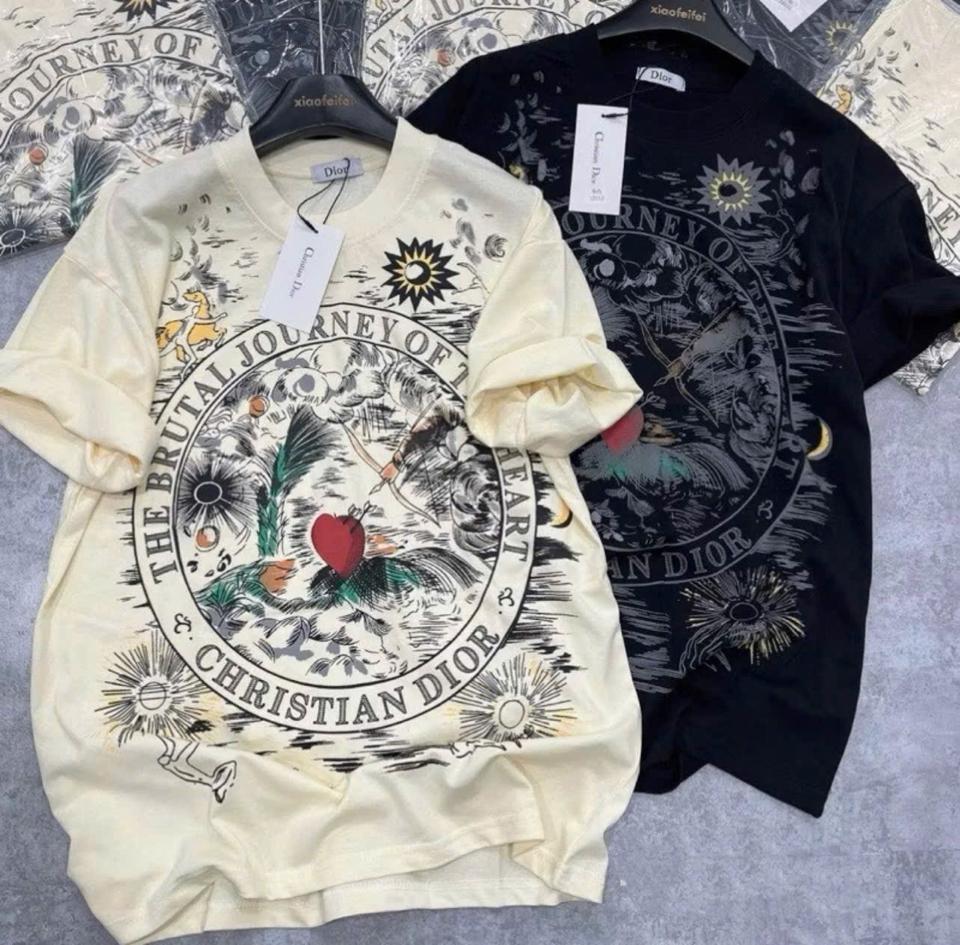 tee in kiểu Dior-duoc-ban-tai-Sunflower Store