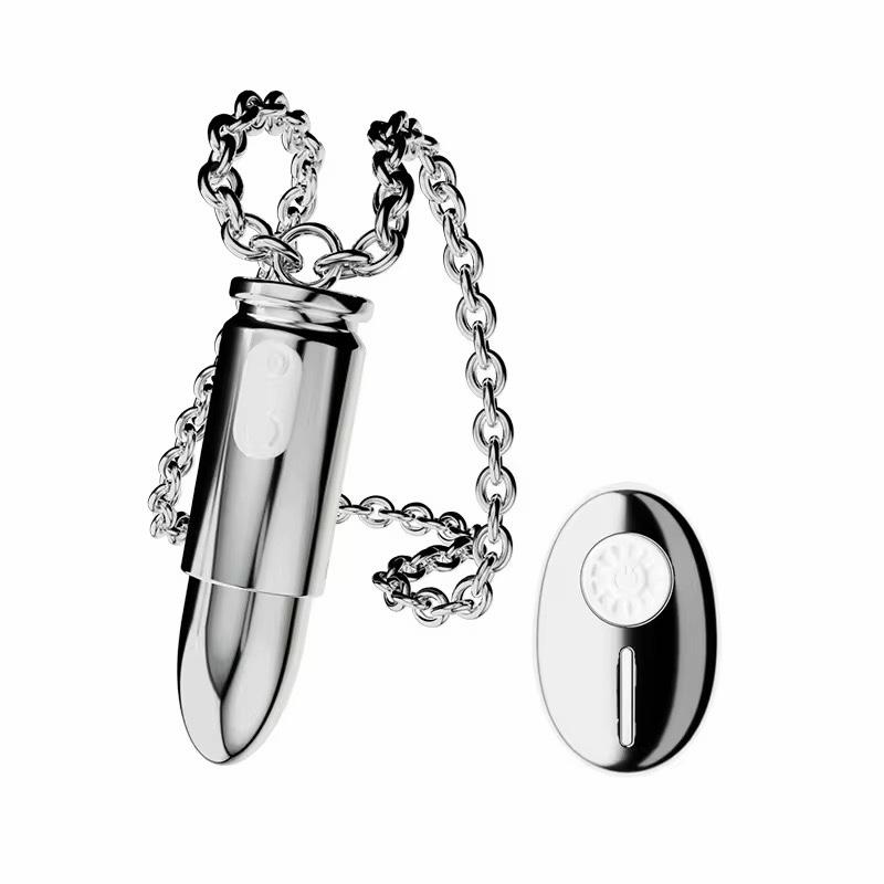 Chiếc plug rung thiết kế hình viên đạn kèm dây đeo cổ thời trang sạc tích điện điều khiển remote -duoc-ban-tai-Thetoysvn