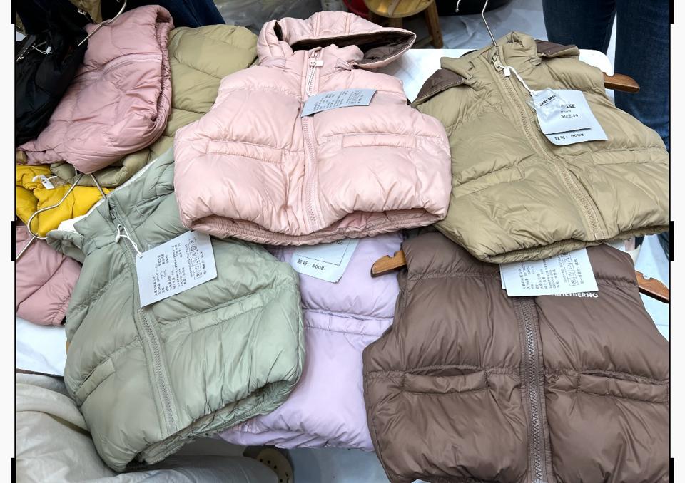 Áo gile lông vũ mũ tháo rời New 8008.1125-duoc-ban-tai-BỐNG XINH 135 QUY HOÁ