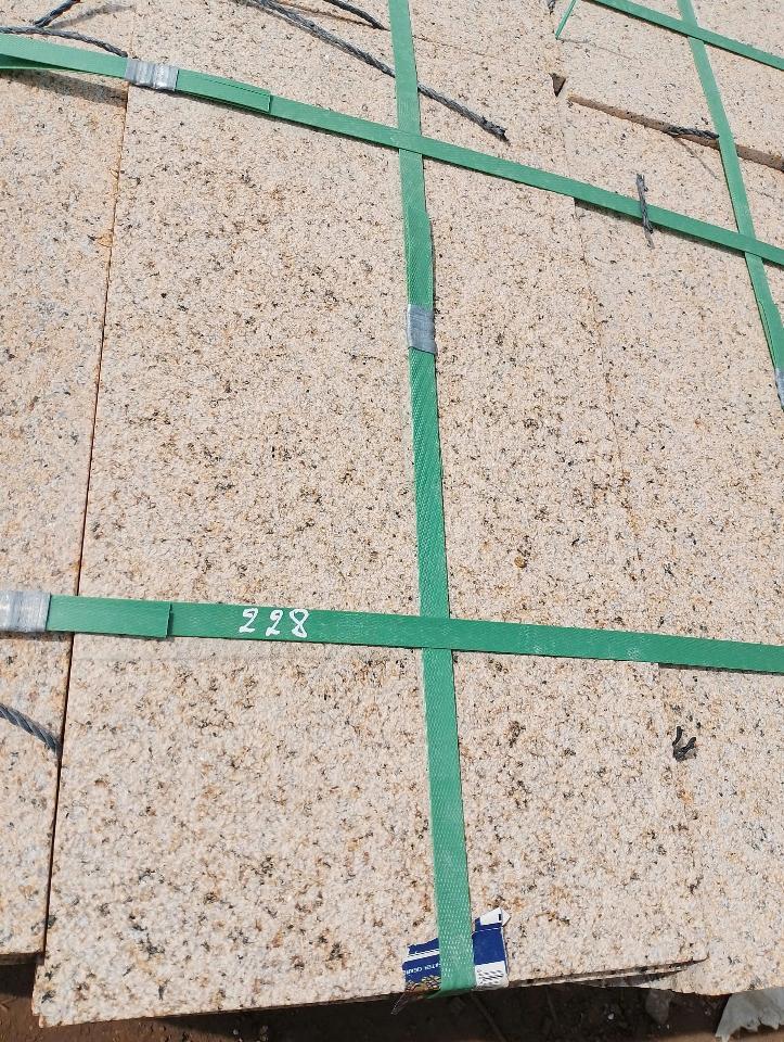 Đá băm vàng Bình Định 30x60-duoc-ban-tai-CÔNG TY PHÚC MINH