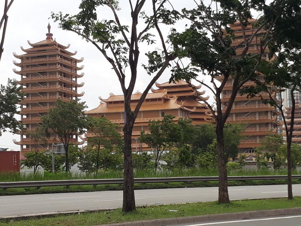 Ngói sứ Lá bồ đề hoa sen - Pháp viện Minh Đăng Quang (Hàng đặt sản xuất) 20 ~ 22 viên/m²-duoc-ban-tai-CÔNG TY PHÚC MINH