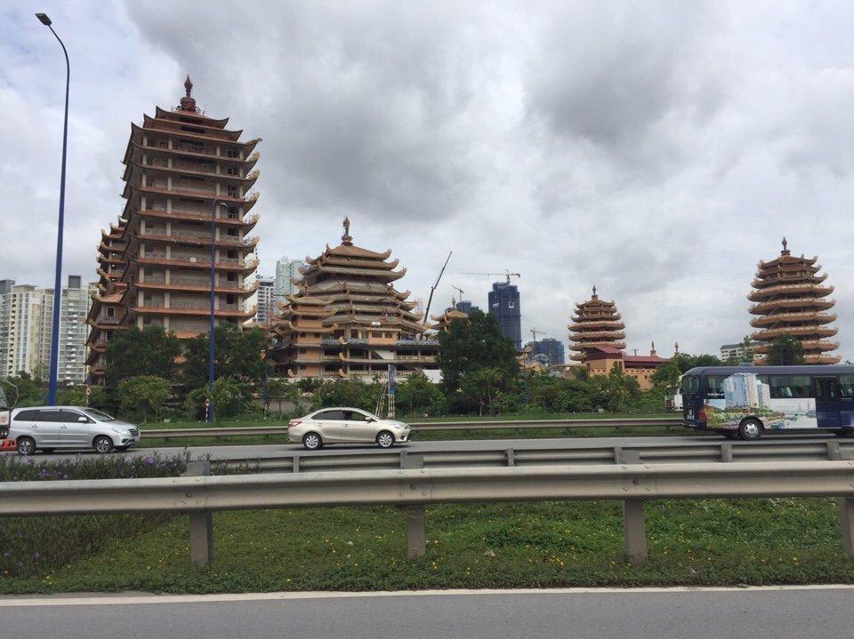 Ngói sứ Lá bồ đề hoa sen - Pháp viện Minh Đăng Quang (Hàng đặt sản xuất) 20 ~ 22 viên/m²-duoc-ban-tai-CÔNG TY PHÚC MINH