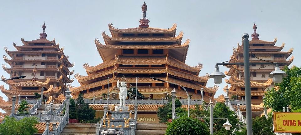 Ngói sứ Lá bồ đề hoa sen - Pháp viện Minh Đăng Quang (Hàng đặt sản xuất) 20 ~ 22 viên/m²-duoc-ban-tai-CÔNG TY PHÚC MINH