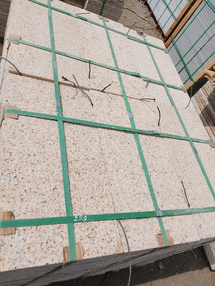Đá băm vàng Bình Định 30x60-duoc-ban-tai-CÔNG TY PHÚC MINH