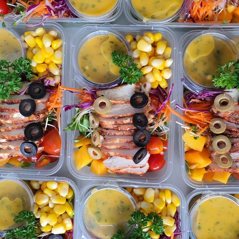 Salad xoài gà áp chảo-duoc-ban-tai-EATCLEAN HACHI DALAT
