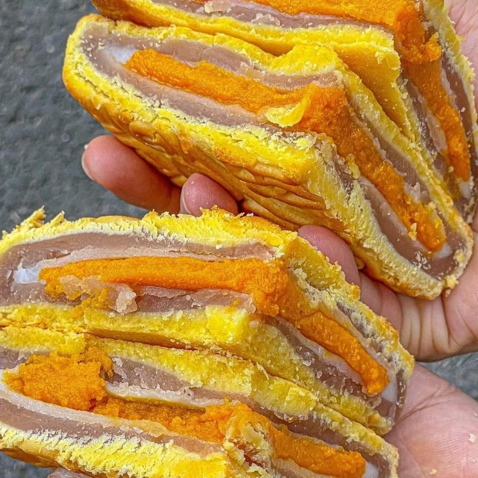 Bánh khoai môn mochi chà bông trứng muối 300gr-duoc-ban-tai-EATCLEAN HACHI DALAT