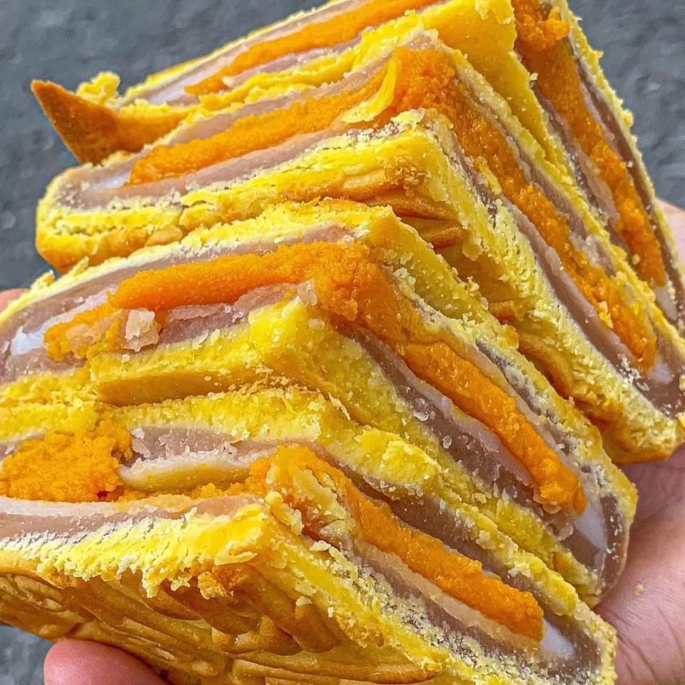 Bánh khoai môn mochi chà bông trứng muối 300gr-duoc-ban-tai-EATCLEAN HACHI DALAT
