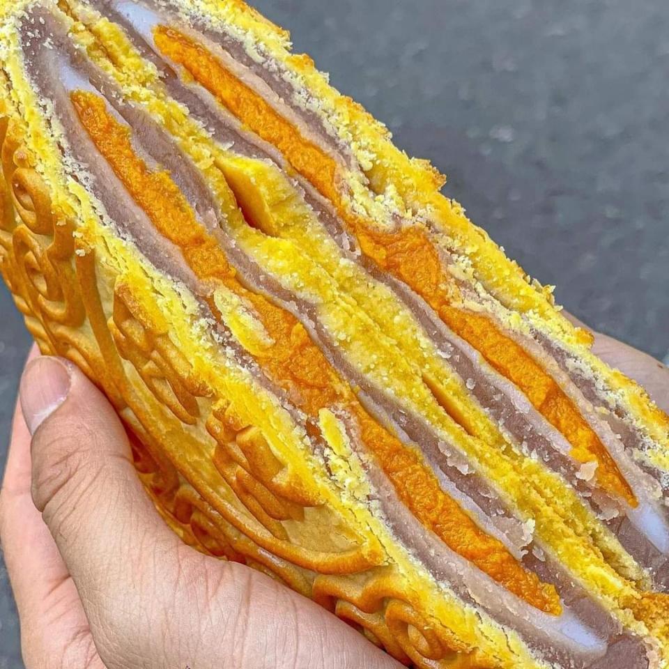 Bánh khoai môn mochi chà bông trứng muối 300gr-duoc-ban-tai-EATCLEAN HACHI DALAT
