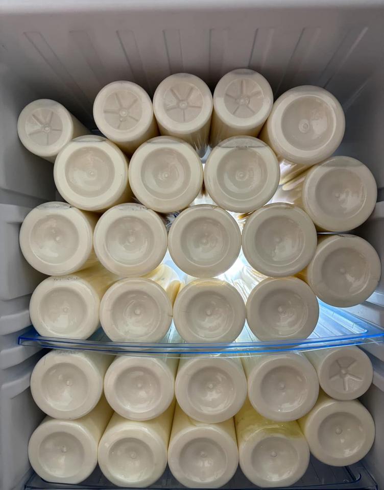 Sữa chua kefir Sữa chua kefir nguyên chất đúng là “vị cứu tinh” của hệ tiêu hoá luôn – nhiều lợi khuẩn, dễ tiêu, lại hỗ trợ miễn dịch tốt nữa.-duoc-ban-tai-RawPro - Cửa hàng Protein tươi sống