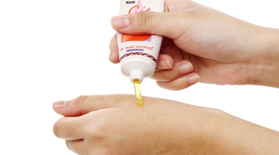 Kem Gót sen dưỡng ẩm, giảm khô nứt nẻ da tuýp 20g

-duoc-ban-tai-Nhà Thuốc Nguyễn Thúy.CHẤT LƯỢNG CAO          NIỀM TIN LỚN