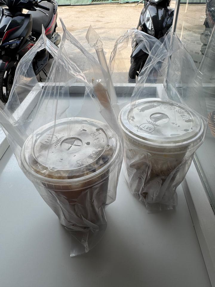 Phê Sữa Lớn-duoc-ban-tai-Hi Coffee
