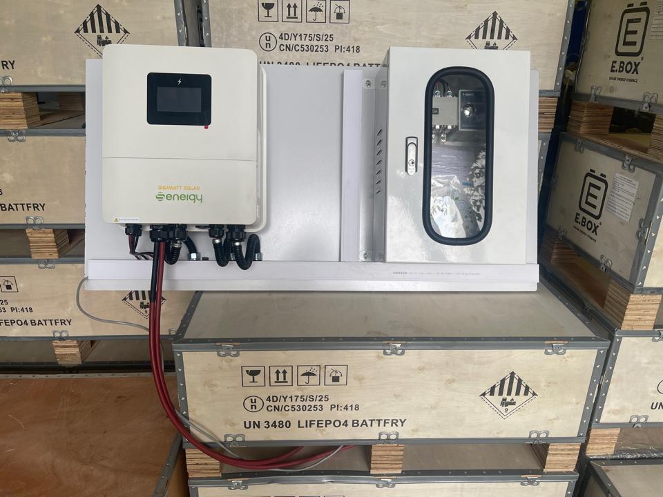 Tụ điện đấu sẵn hybrid mạch treo tường tủ sắt lớn-duoc-ban-tai-Sungo vattusolar.com