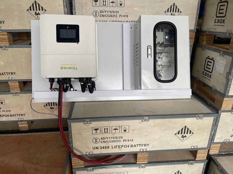 Tụ điện đấu sẵn hybrid mạch treo tường tủ sắt lớn-duoc-ban-tai-Sungo vattusolar.com