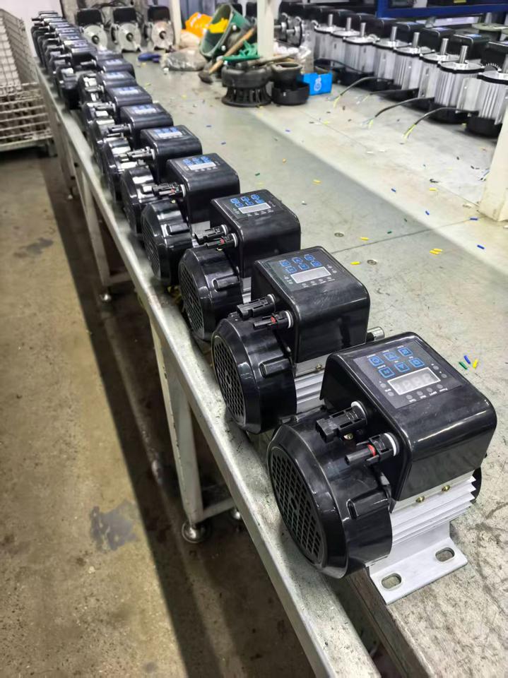 Bơm DC 1.5kw chạy trực tiếp với tấm pin năng lượng mặt trời-duoc-ban-tai-Sungo vattusolar.com