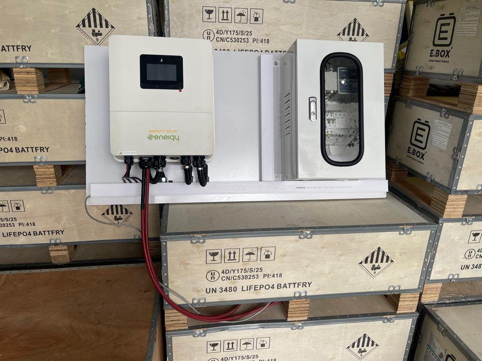 Tụ điện đấu sẵn hybrid mạch treo tường tủ sắt lớn-duoc-ban-tai-Sungo vattusolar.com