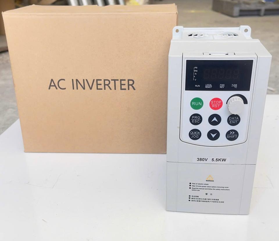 Biến tần bơm 5,5kw 800VDC-duoc-ban-tai-Sungo vattusolar.com