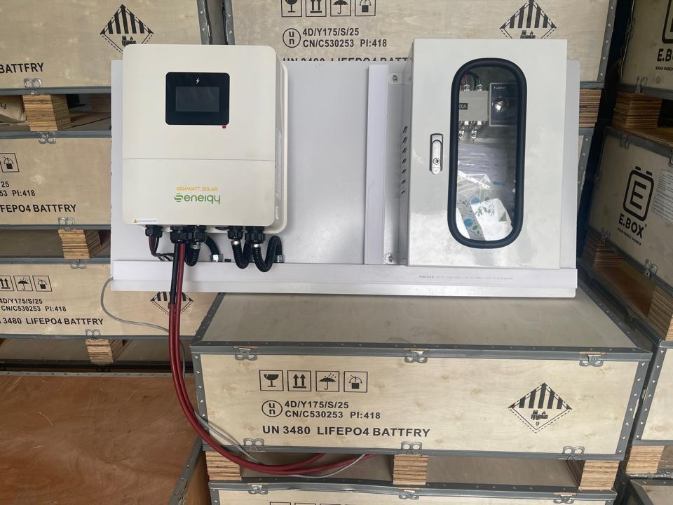 Tụ điện đấu sẵn hybrid mạch treo tường tủ sắt lớn-duoc-ban-tai-Sungo vattusolar.com