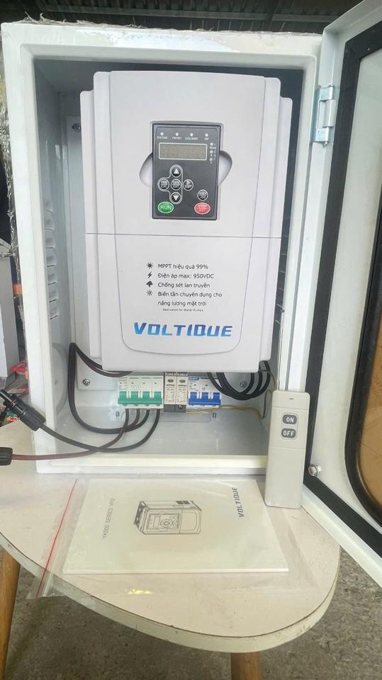 Bộ tủ điện biến tần bơm kèm điều khiển từ xa -duoc-ban-tai-Sungo vattusolar.com