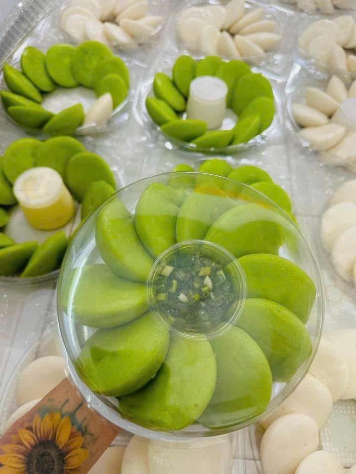 BÁNH BÒ XỐP LÁ DỨA MỠ HÀNH  /hộp 10 bánh (kèm mỡ hành, cốt dừa-duoc-ban-tai-Nhà Tôi (Thiên Thần shop)