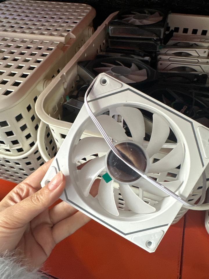 Fan (white) led vô cực rgb-duoc-ban-tai-Xtreme PC