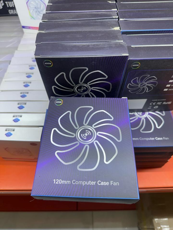 Fan v4 trắng tráng gương-duoc-ban-tai-Xtreme PC