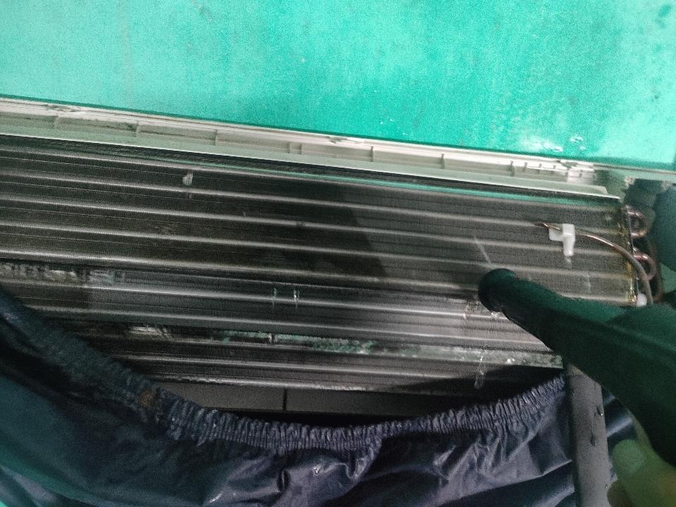 Vệ sinh điều hòa công xuất 9-12000tbu-duoc-ban-tai-ĐIỆN MÁY HẢI ANH