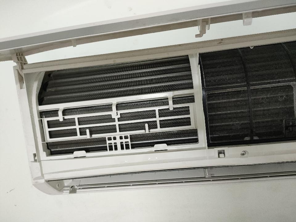 Vệ sinh điều hòa công xuất 9-12000tbu-duoc-ban-tai-ĐIỆN MÁY HẢI ANH